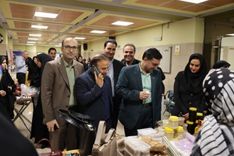 بازدید رئیس دانشگاه علوم پزشکی تهران، از نمایشگاه توانمندی ها و دستاوردهای خانواده بزرگ دانشگاه علوم پزشکی تهران